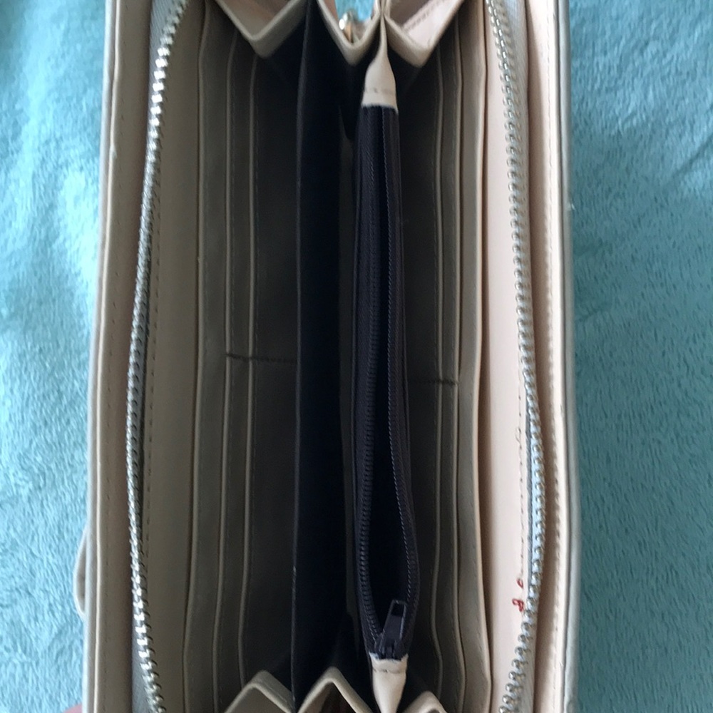 Michael Kors wallet - Picture 2 of 2
